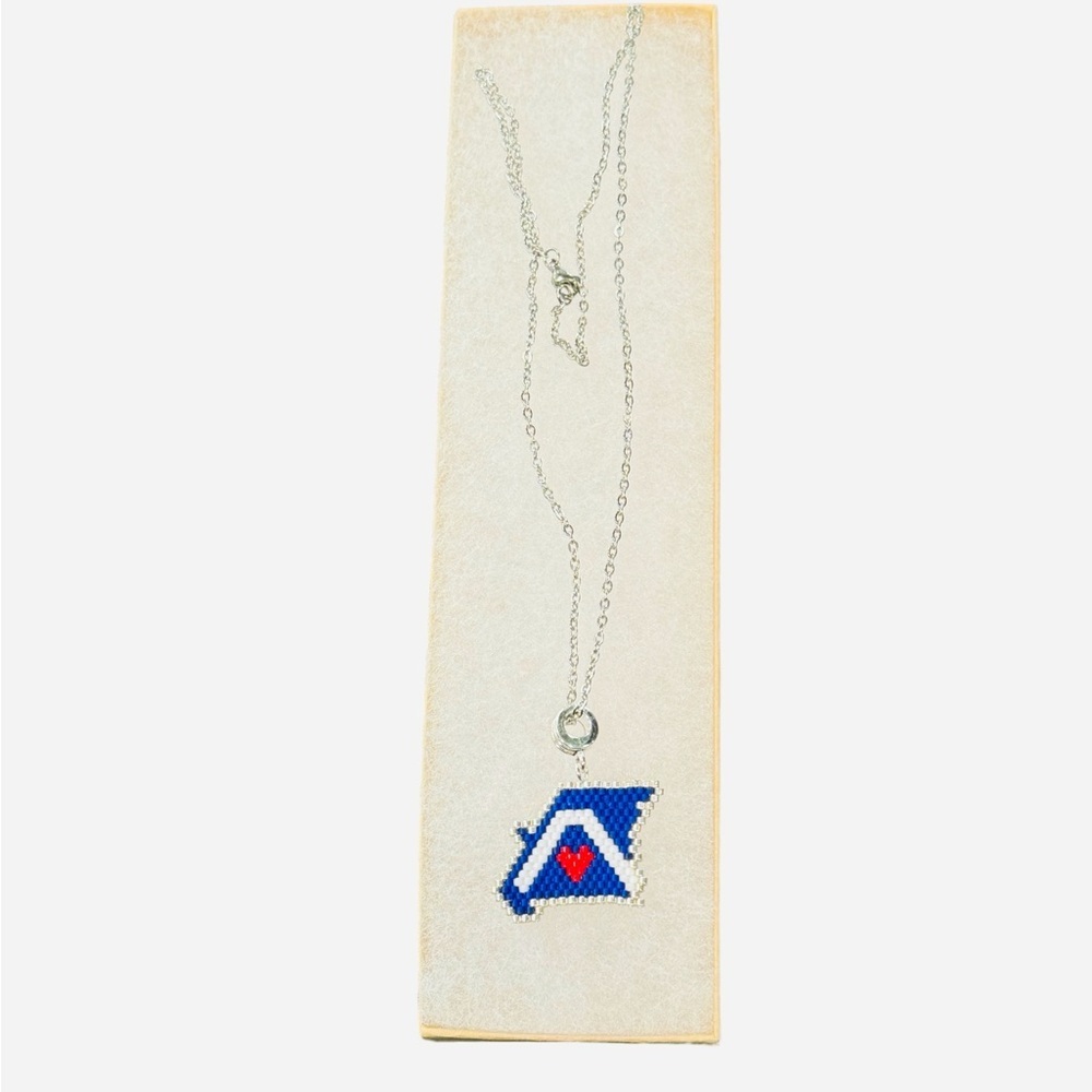 Handcrafted handwoven beaded State of Missouri pendant necklace w/ St Louis Arch - Picture 6 of 6